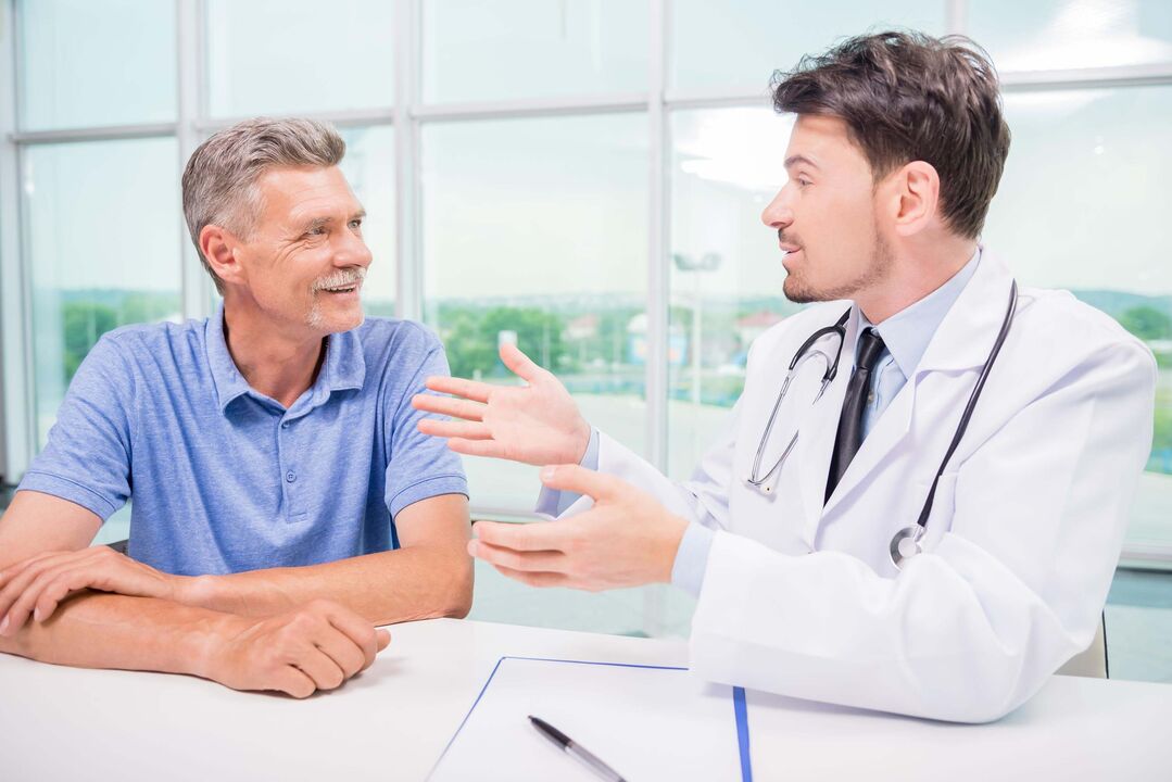 patiënt met prostatitis op een afspraak met een specialist
